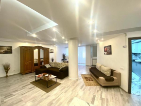 Large Apartment in Ultra-Central Location